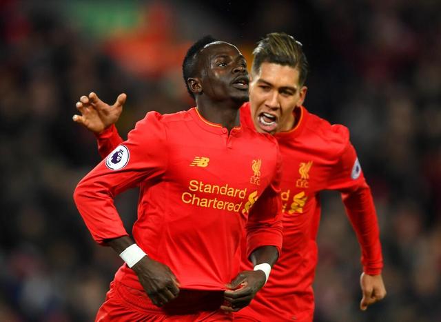 冷静地接过 冷静地接过